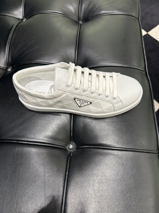未使用 Prada/普拉达 休闲鞋链接、定链接请拍