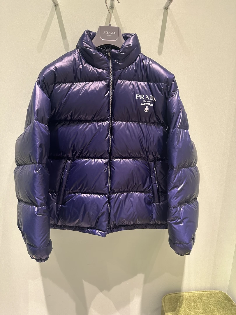 未使用 Prada/普拉达 男士男款舒适百搭时尚羽绒服