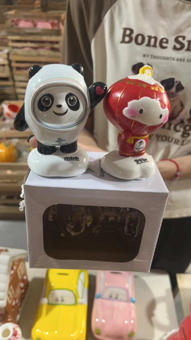 奥会限量纪念款陶瓷摆件墩墩容融