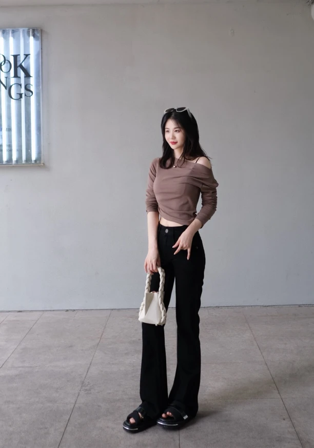 春秋时尚修身气质斜肩设计感上衣