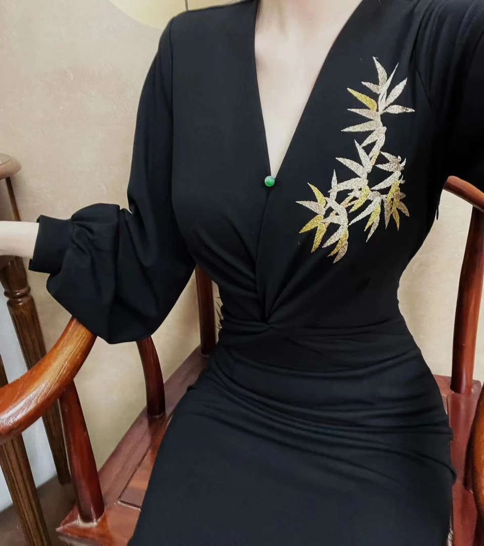 予溪自制【竹妃】新中式国风厚款刺绣改良v领连衣裙