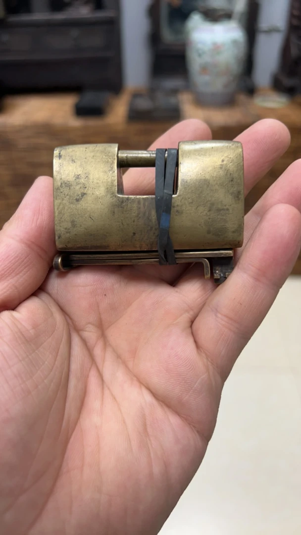 铜锁，土字锁，有钥匙，全品。