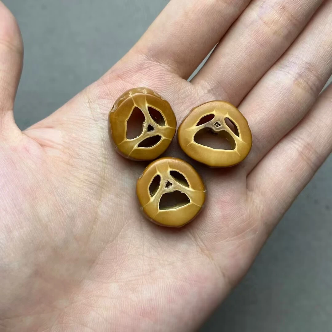 橄榄核核雕铁核囧脸配饰单颗 一颗