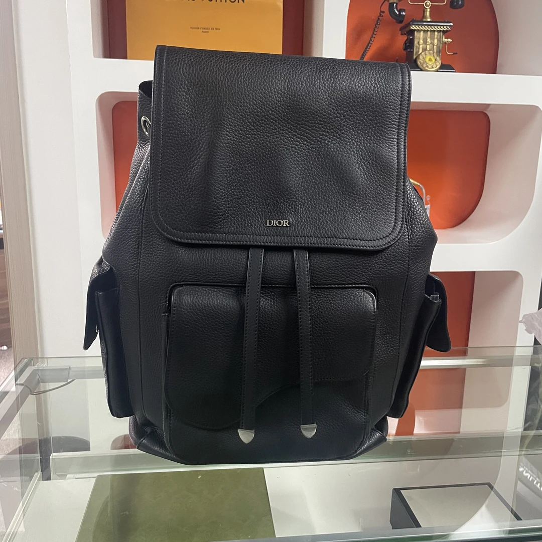 95新 DIOR/迪奥 98新粒面牛皮双肩包27/41/17公价两万多 F014