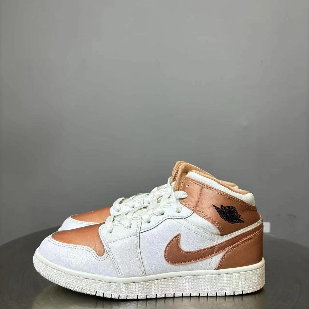 38.5码 AJ1玫瑰金球鞋 非原盒 95新 市场价600