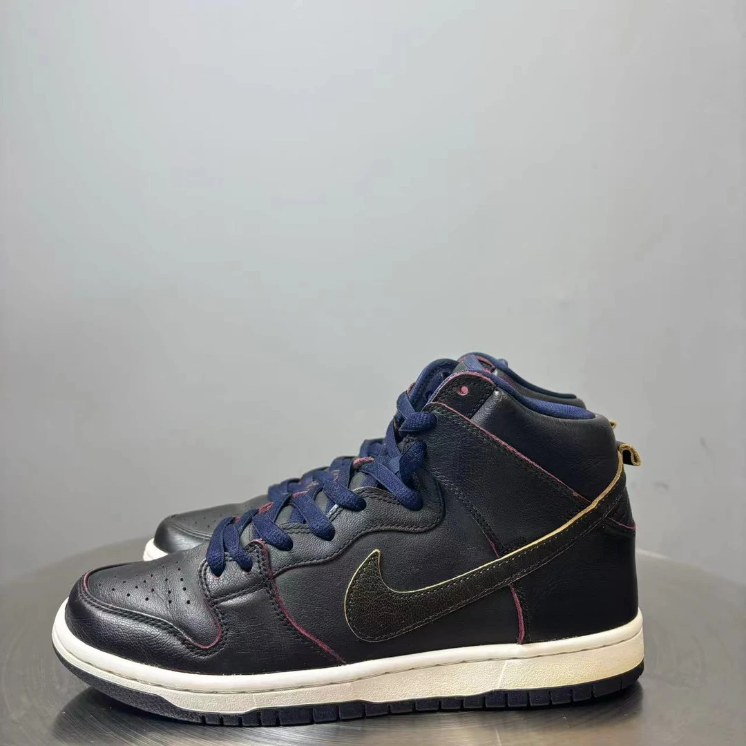 40.5码 Nike dunkSBPro黑色球鞋 非原盒 9新 市场价1070