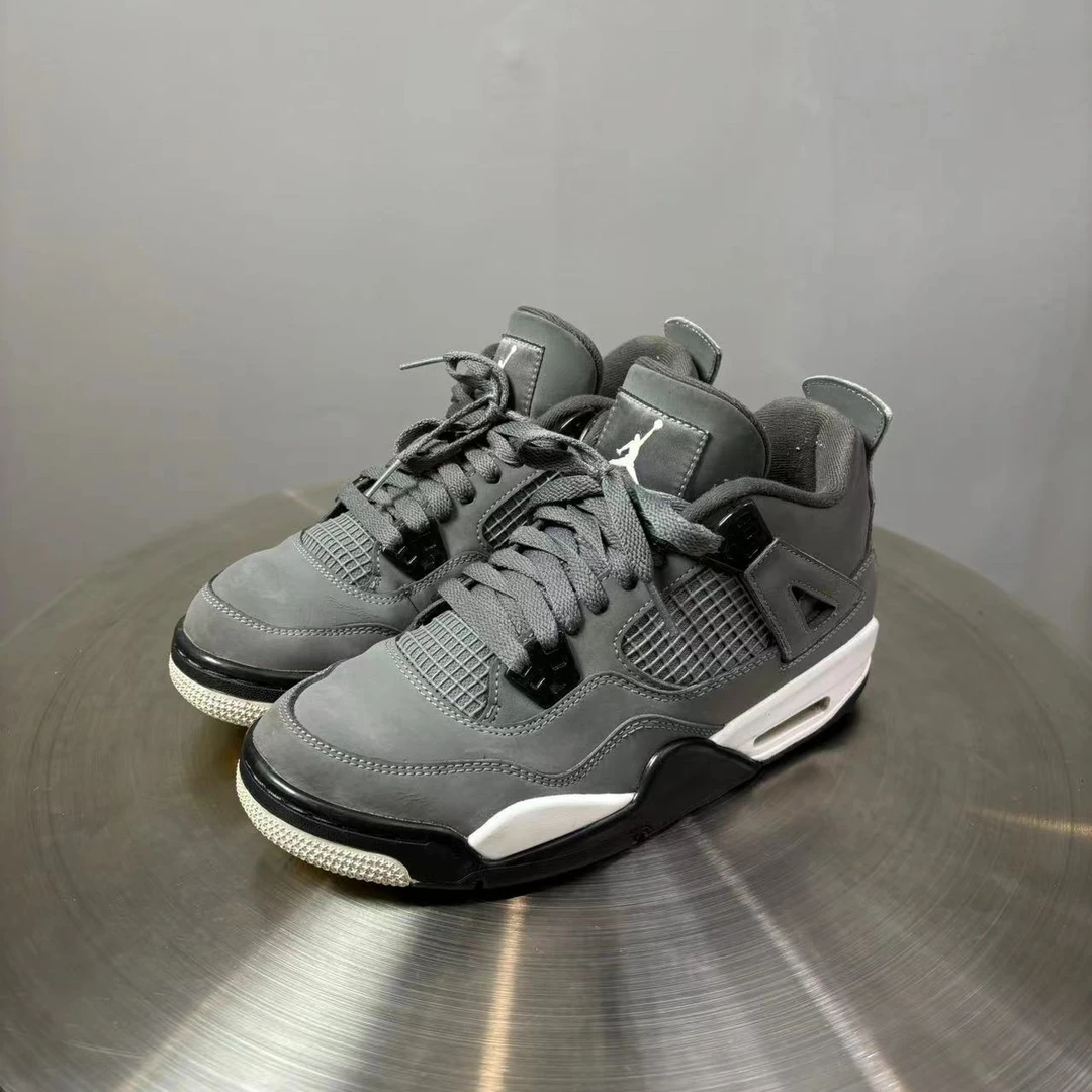 39码 AJ4酷灰球鞋 非原盒 9新 市场价4000