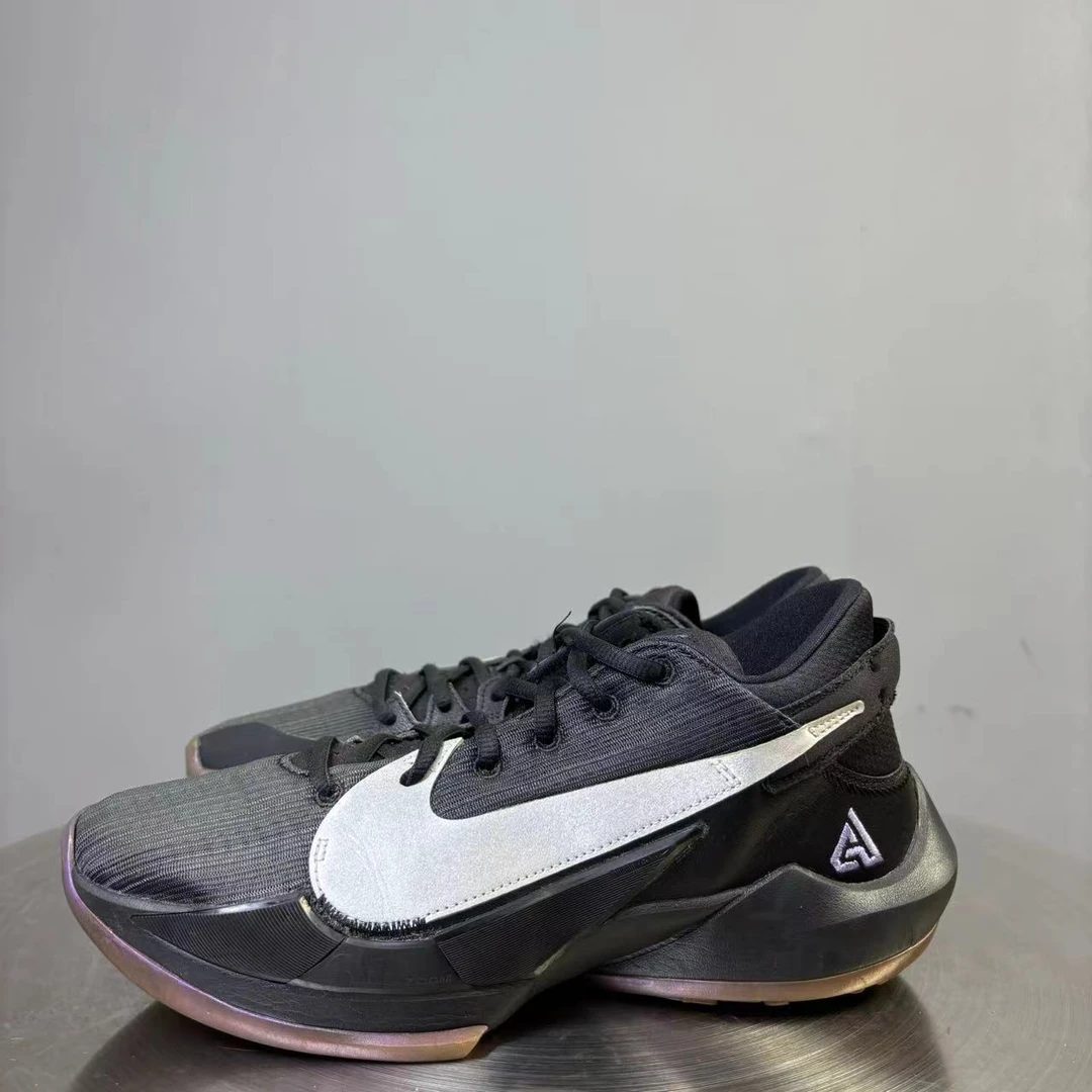 42码 Nike Freak2黑紫实战篮球鞋 非原盒 9新 市场价850