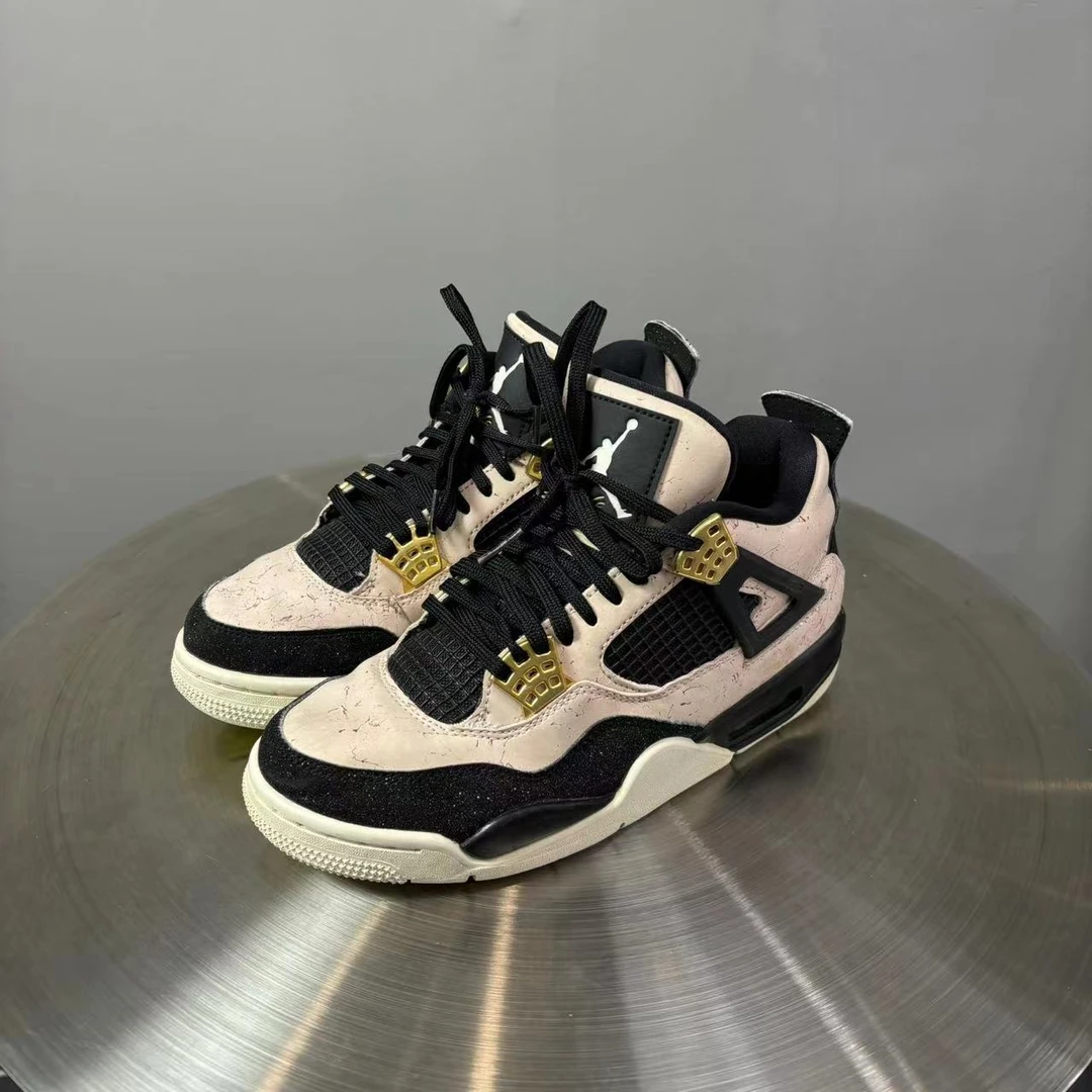 38码 AJ4黑粉球鞋 非原盒 85新 市场价 4100