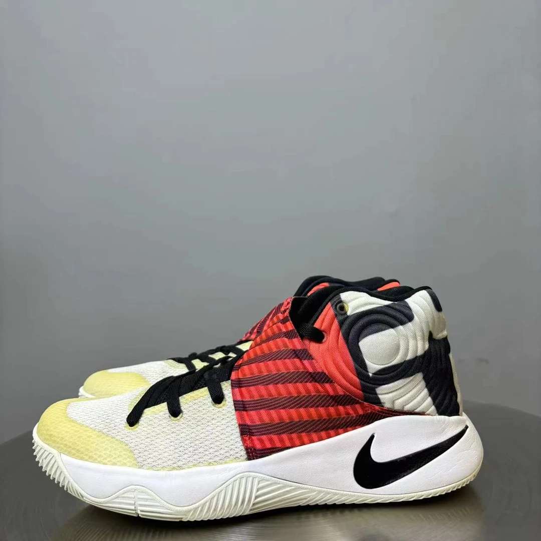 42.5码 Nike欧文2白红篮球鞋 非原盒 9新 市场价1900
