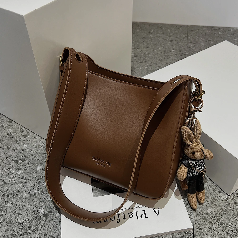 高级感复古包包女2025秋冬新款潮爆款流行百搭单肩腋下斜挎包大包