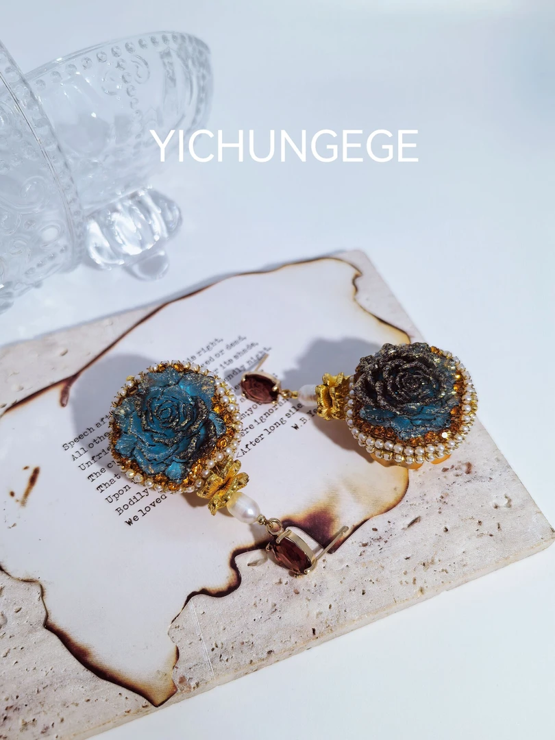 YI CHUN GE GE 铜合金耳饰 设计师原创重工法式简约复古耳饰