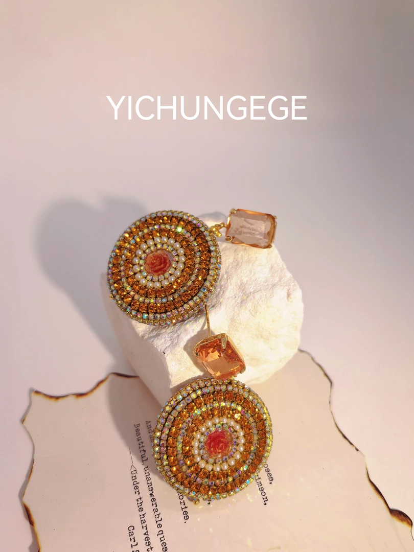 YI CHUN GE GE 铜合金耳饰 原创设计重工法式复古轻奢小众耳环