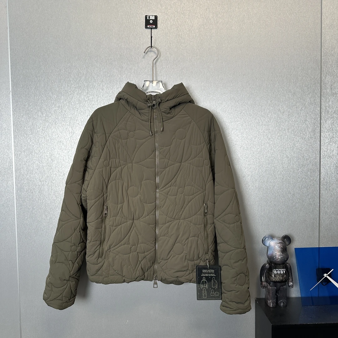 全新未使用 LouisVuitton/路易威登 三花压纹棉服50码241140