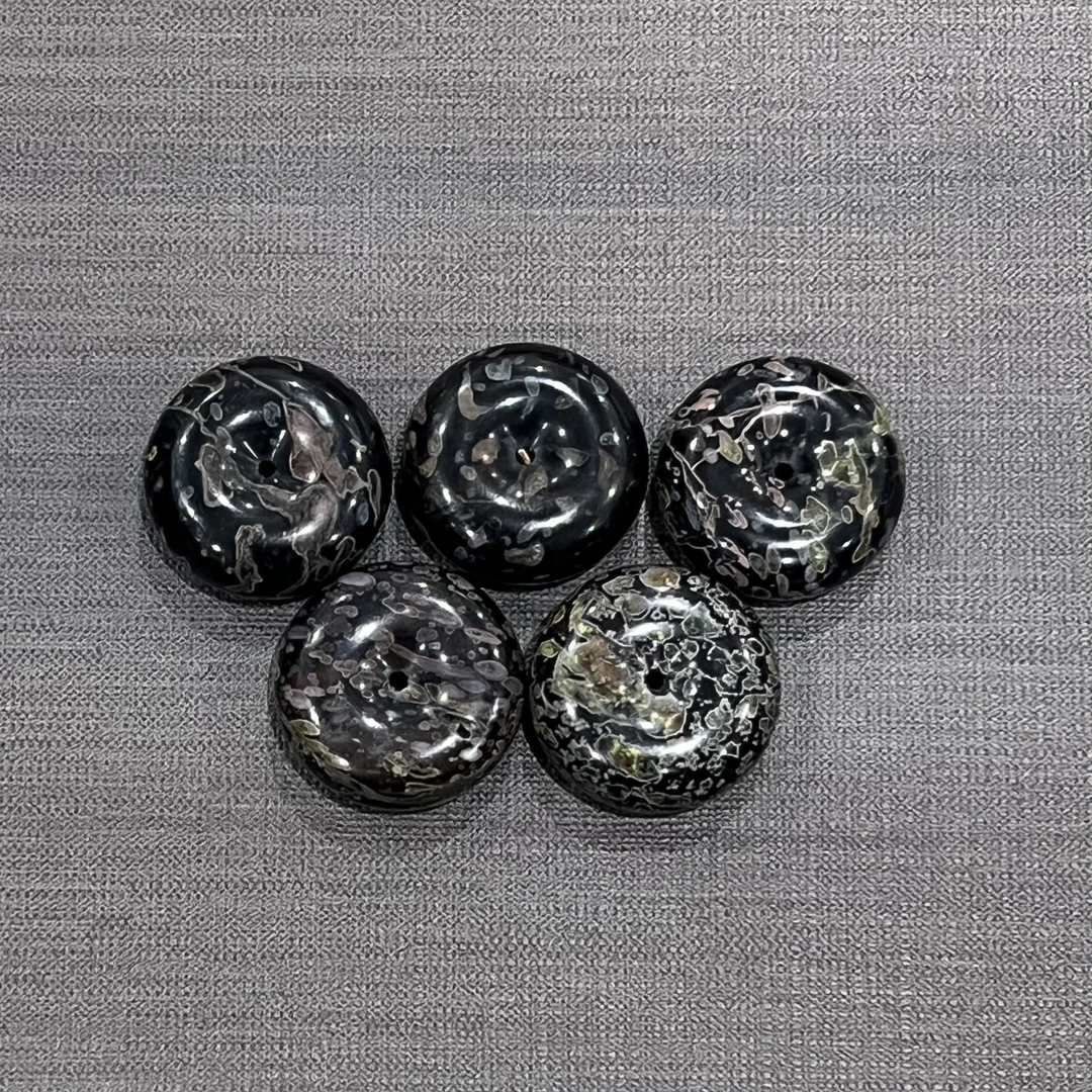 5个纯天然梅花玉平安扣可做挂饰、泡水石、净水石