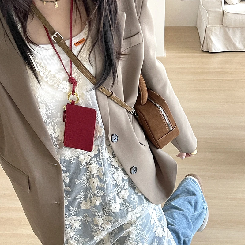 公子雯秋上新小众设计真皮韩系氛围红色挂脖包零钱包卡包钥匙包