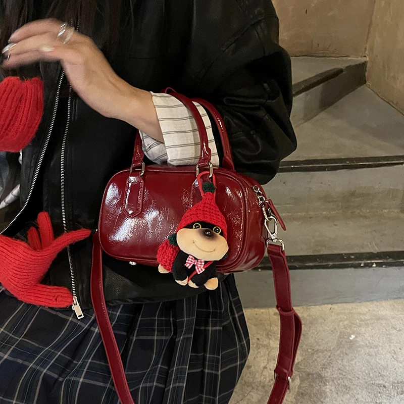 韩国小众真皮质感红色婚包小方包波士顿包手拎单肩斜挎保龄球包女