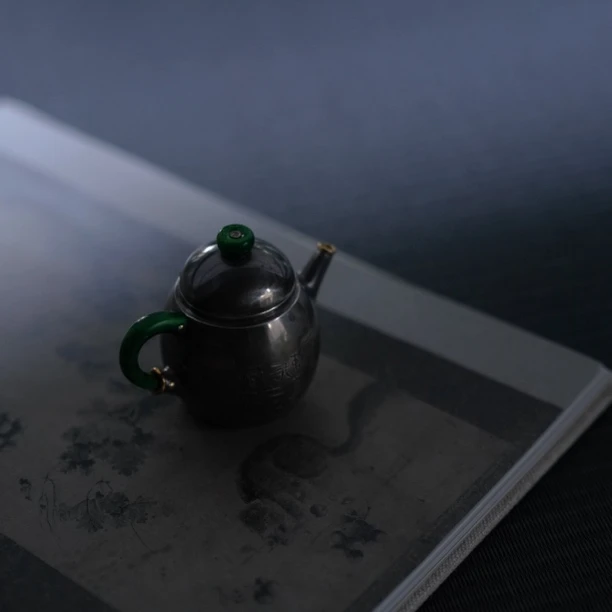 吴承泽-个人2024藏限量一只「僧家诗文」绿牙包金55cc绿把手泡茶壶