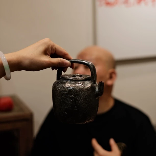 凡巢一凡-二代七碗茶诗手刻银壶500cc
