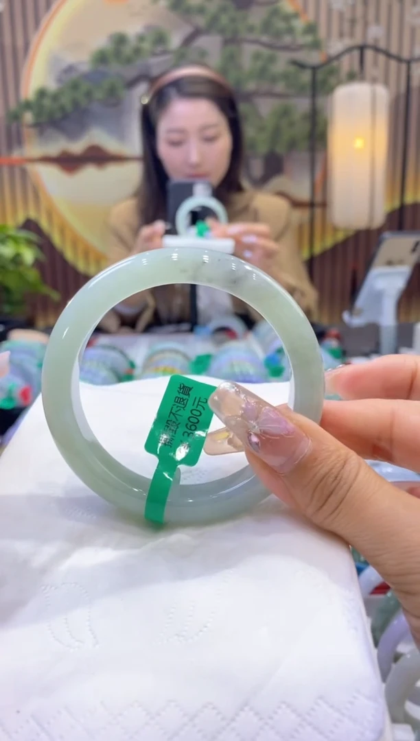 【闪购商品】翡翠手镯未镶嵌99905631