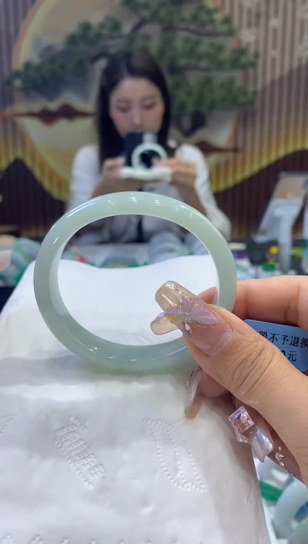 【闪购商品】翡翠手镯未镶嵌99902885