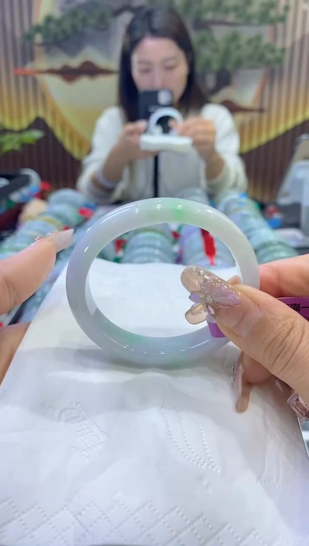 【闪购商品】翡翠手镯未镶嵌99925341