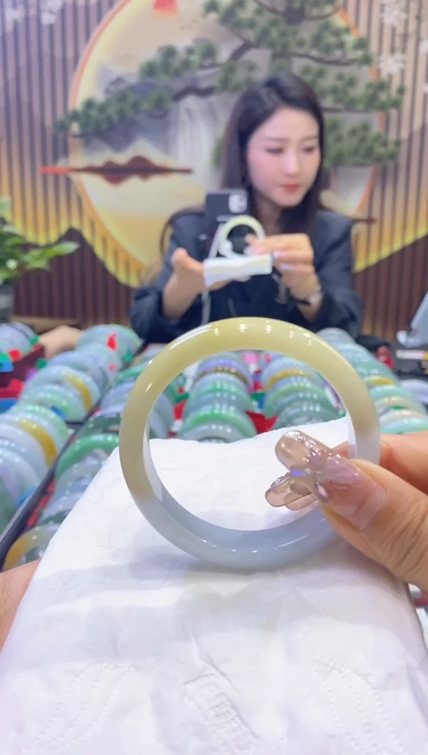 【闪购商品】翡翠手镯未镶嵌99923622