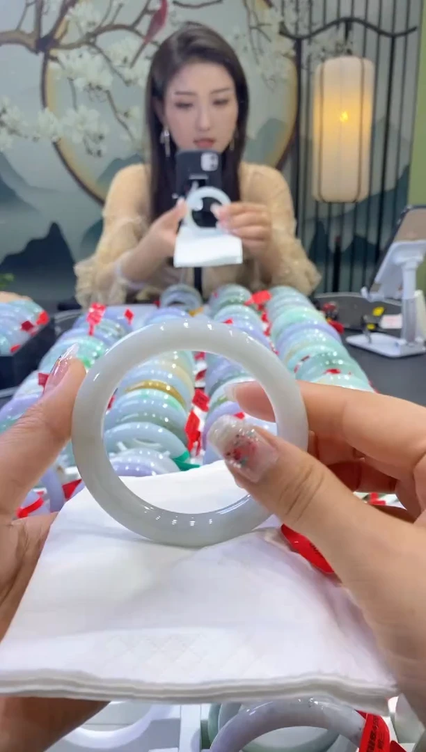 【闪购商品】翡翠手镯未镶嵌99903201