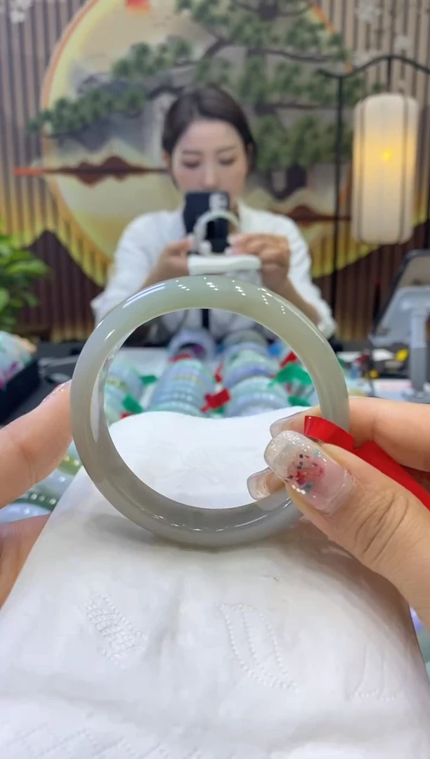 【闪购商品】翡翠手镯未镶嵌99903355