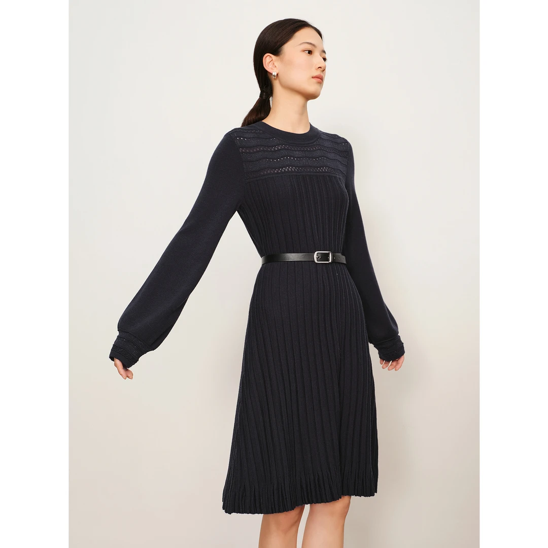 玖姿安娜蔻气质圆领镂空压褶毛衫连衣裙女春季JTDD31409