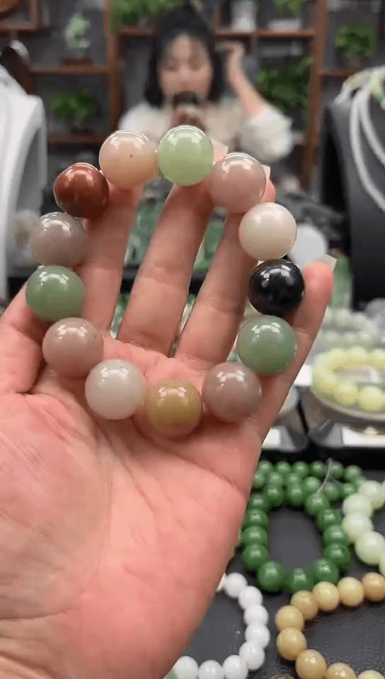 【闪购商品】石英质玉手链未镶嵌新疆克拉玛依多彩多宝手串卡18