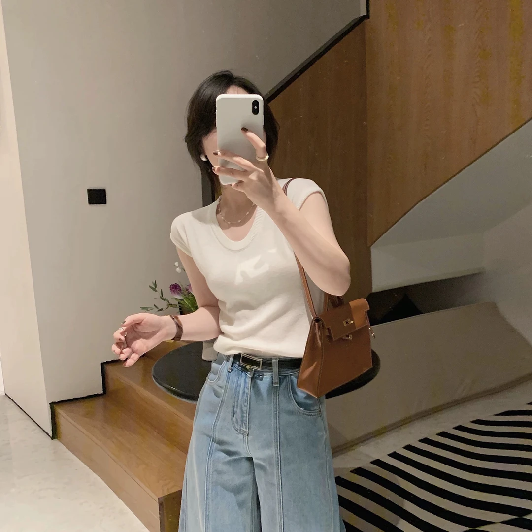 《秀秀精选》法式U领飞袖针织短袖