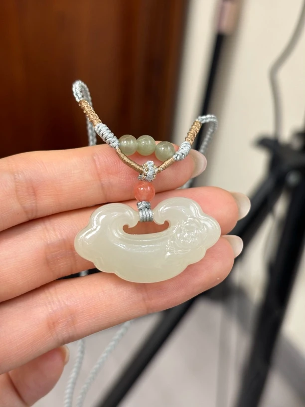 2028和田玉如意锁吊坠多样性发其一约18.8*34.8*9.9