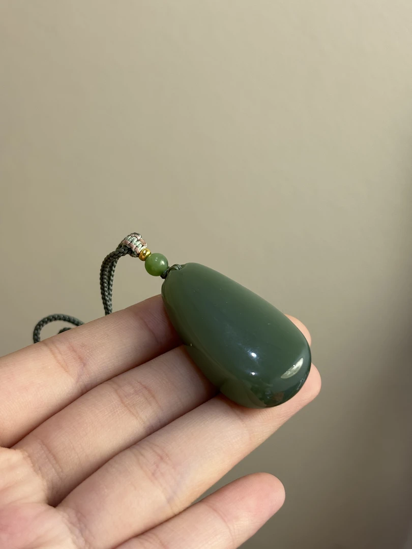 3117 和田玉粉青吊坠