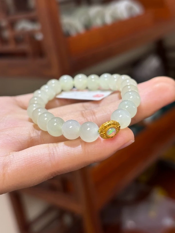0160 和田玉青海料冰底约8mm单圈手串 多样性发其一