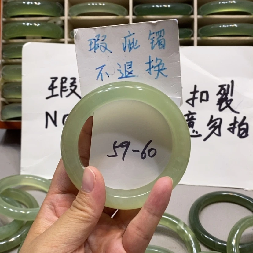 【闪购商品】蛇纹石玉手镯未镶嵌F101