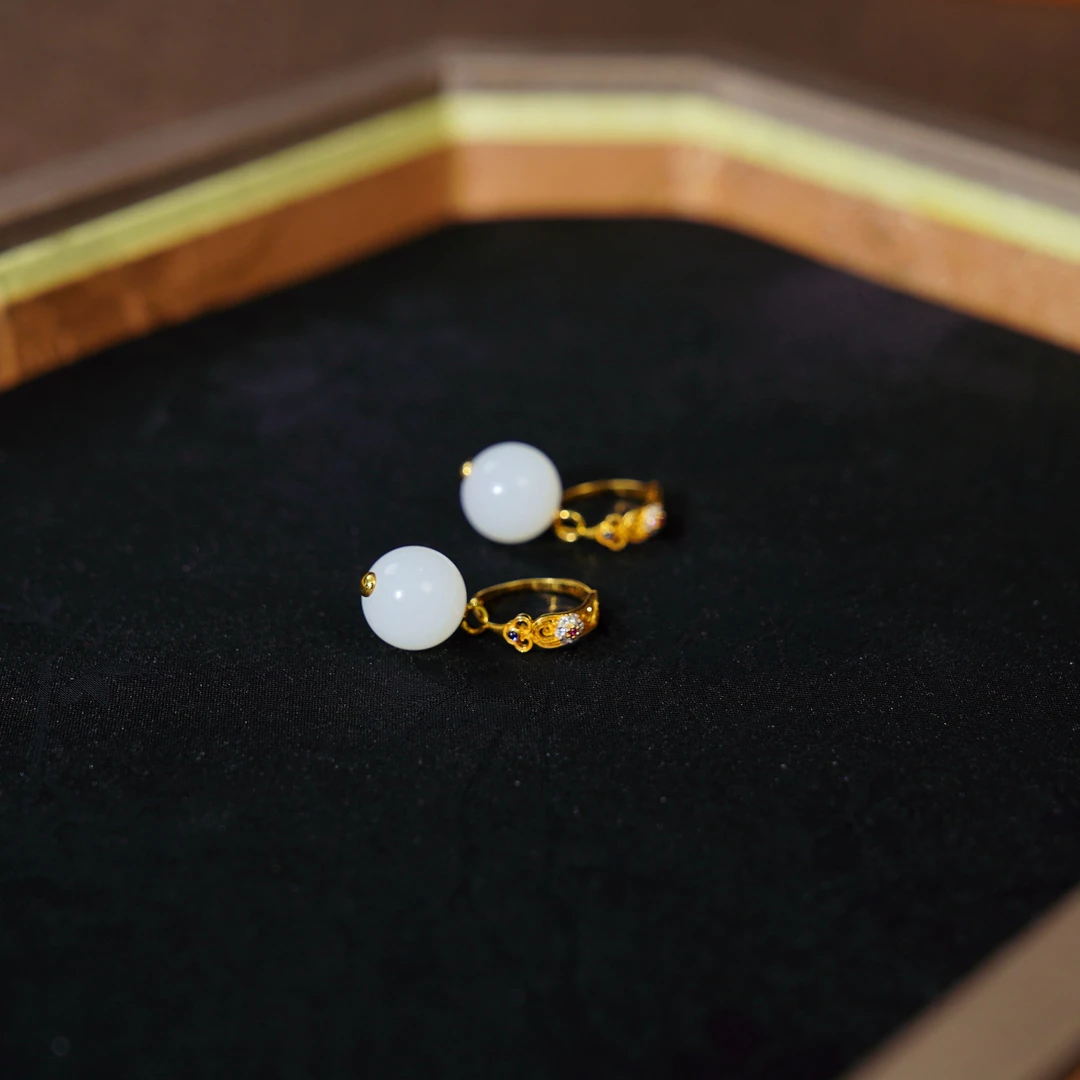 18K天然和田玉新疆羊脂白玉圆珠耳环高级感满满