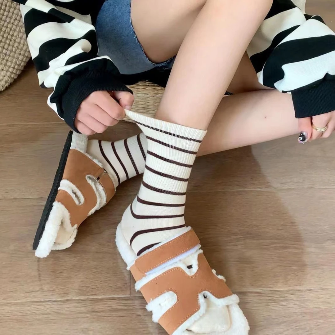 百搭中筒袜子女条纹简约外穿袜中长款ins潮黑白款秋冬学院风女袜
