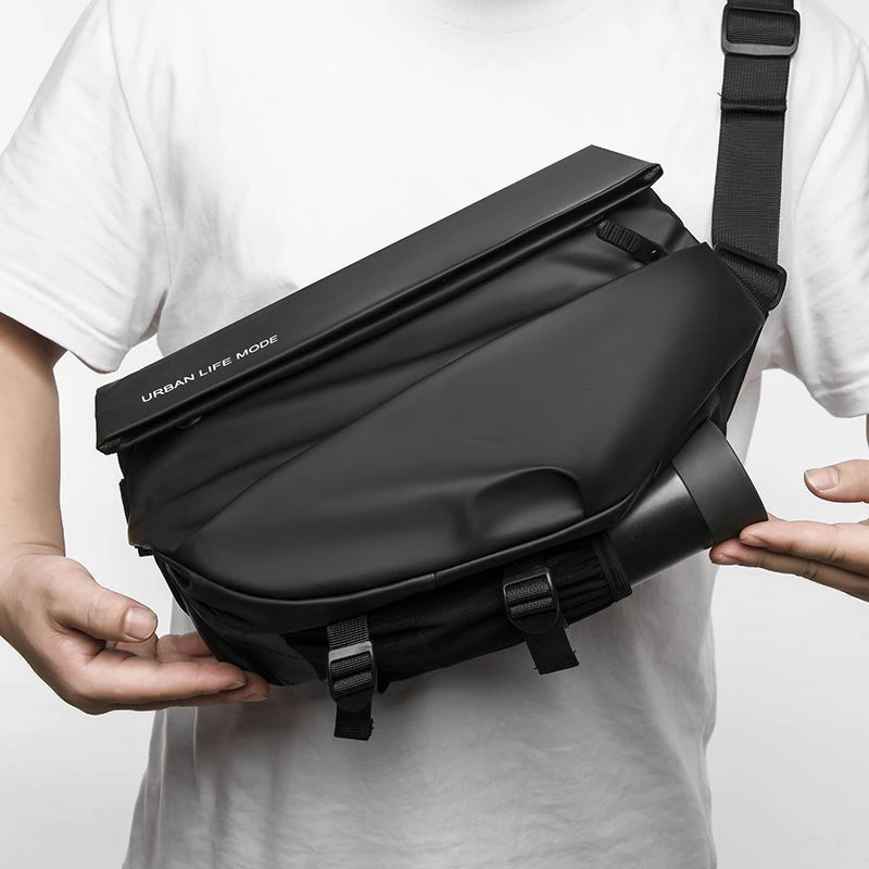 单肩挎包时尚个性款男包学生单肩包潮酷旅行多功能背包男款斜挎包