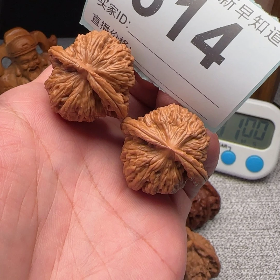 文玩核桃把件牛**?手捻四座楼34
