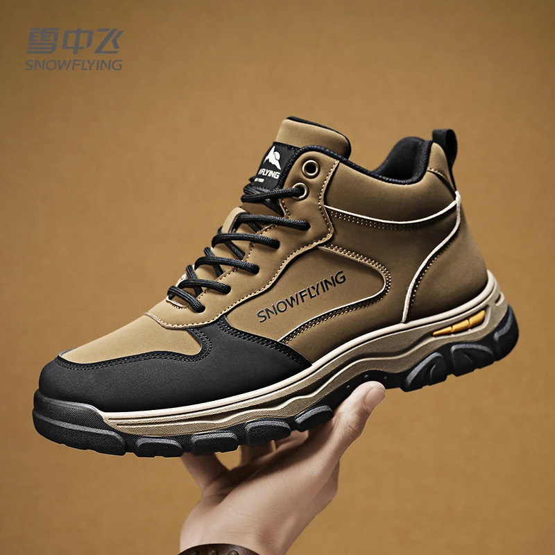 雪中飞男鞋秋冬2024新款户外防滑登山工装靴大码高帮马丁靴短靴