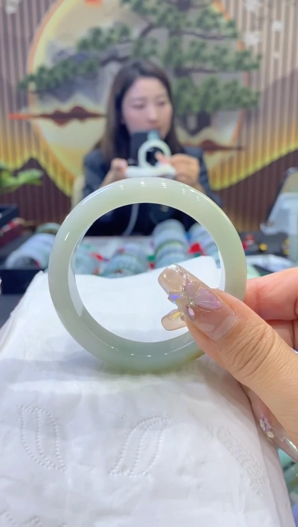 【闪购商品】翡翠手镯未镶嵌99925971