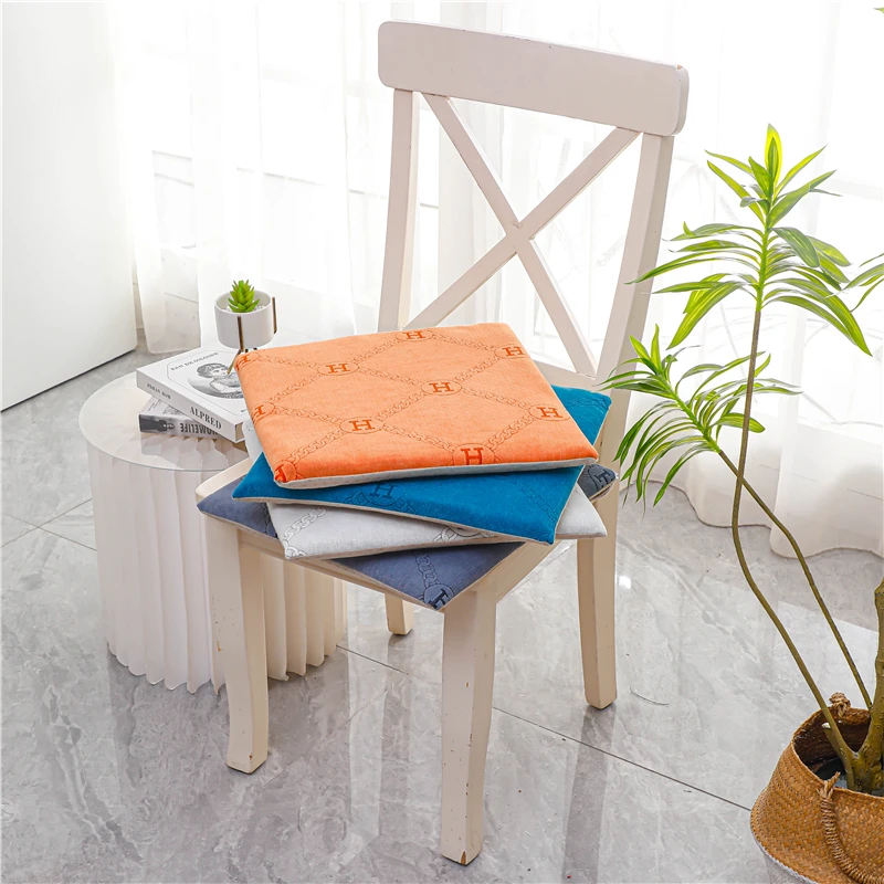 记忆棉坐垫办公室坐椅子椅垫学生屁垫夏季凳子简约防滑家用桌椅