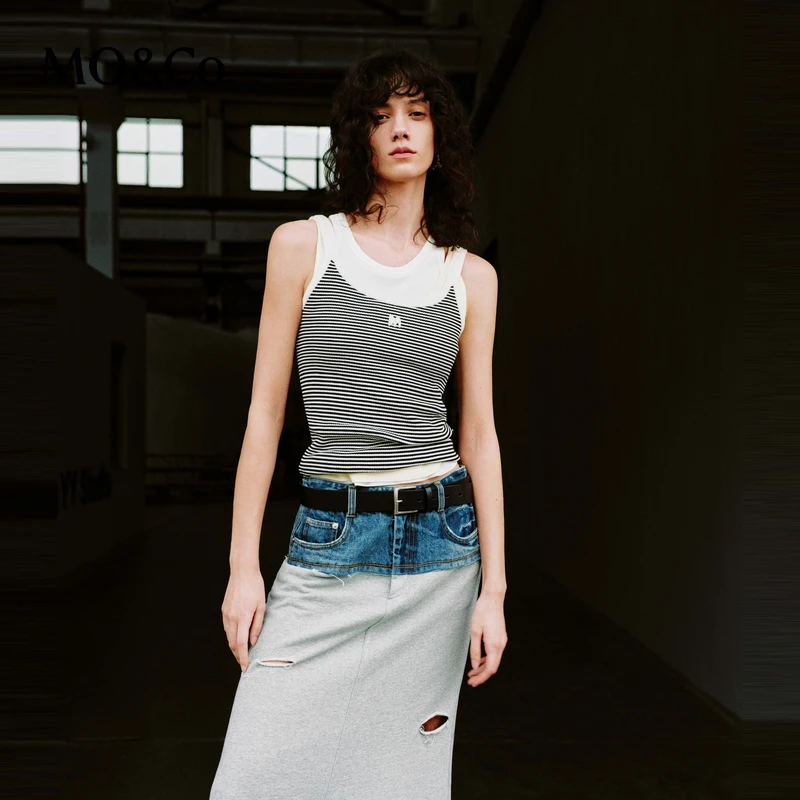 MOCO春含三醋酸字母刺绣撞色吊带弹力条纹背心MBD1VETT04