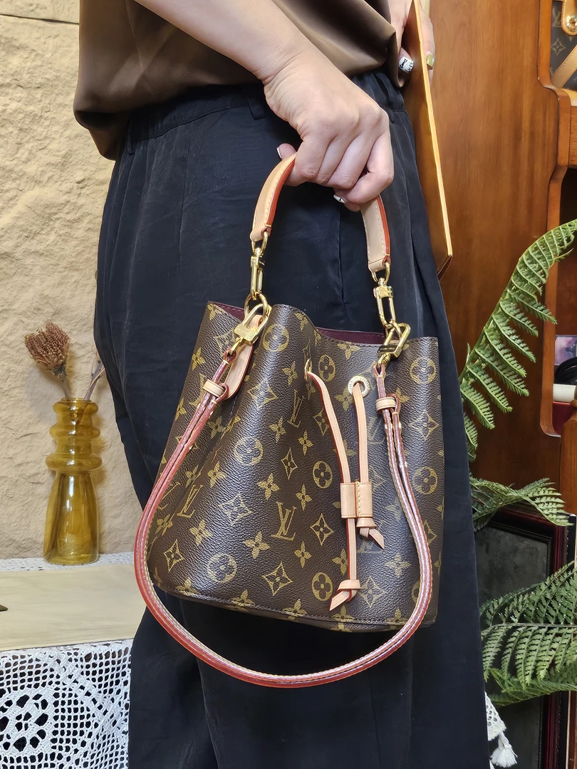 95新 LouisVuitton/路易威登 lv现代新款小水桶 闲置 1210包展