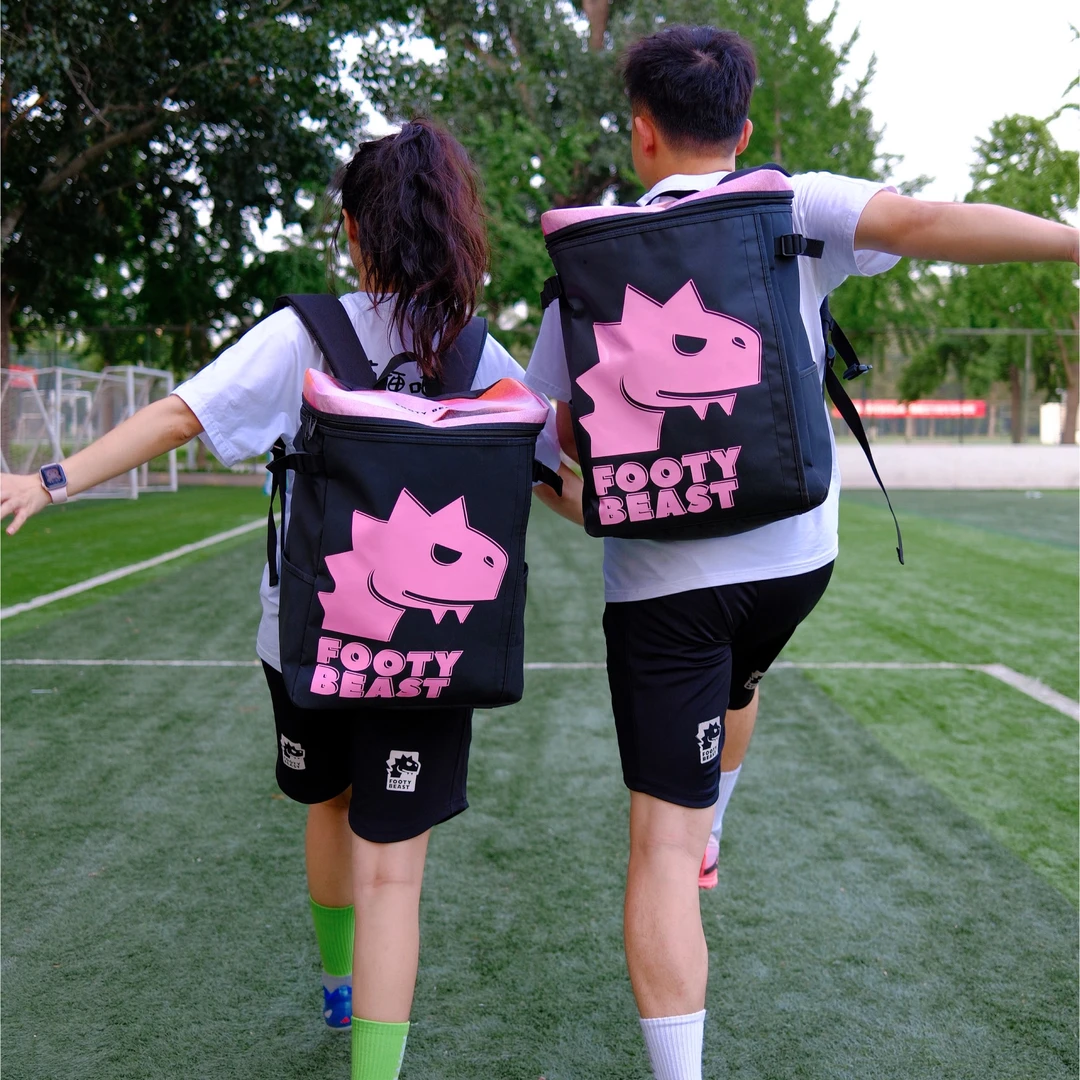 FOOTYBEAST超大容量运动休闲双肩包立体特大通勤旅行踢球户外通用