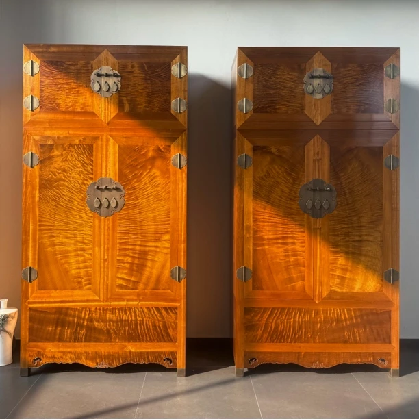 金丝楠木水波纹富贵顶箱柜一对