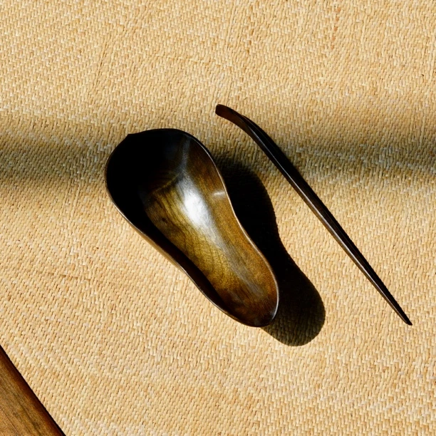 金丝楠木阴沉料手工雕刻荷瓣茶则套（14.5cm6cm3cm）