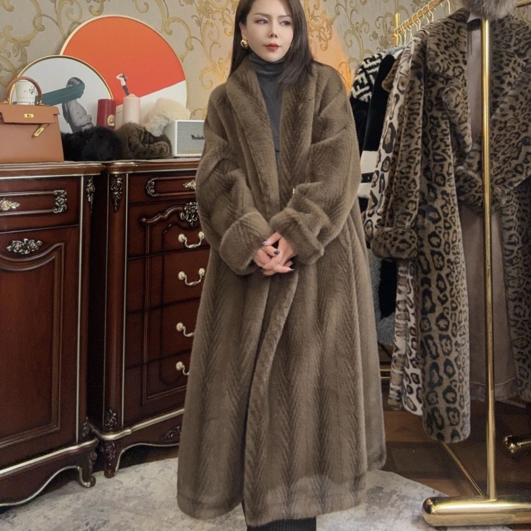 新疆包邮乌市发赠真皮腰带鱼骨纹欧貂绒长款贵气显瘦保暖大码外套