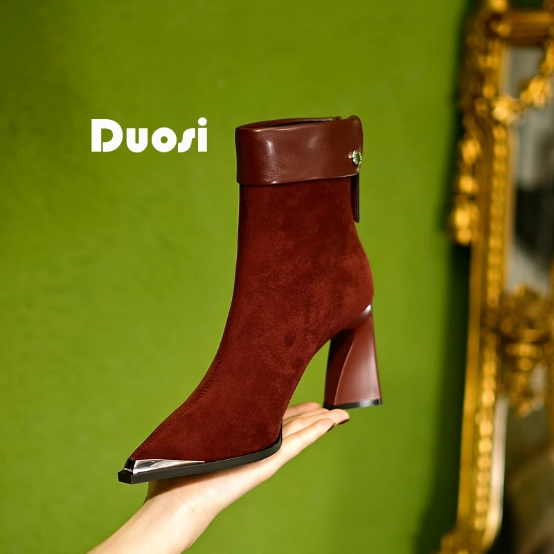 【DUOSI】8cm粗跟性感瘦瘦靴女气质尖头短靴百搭配裙子时装靴85160